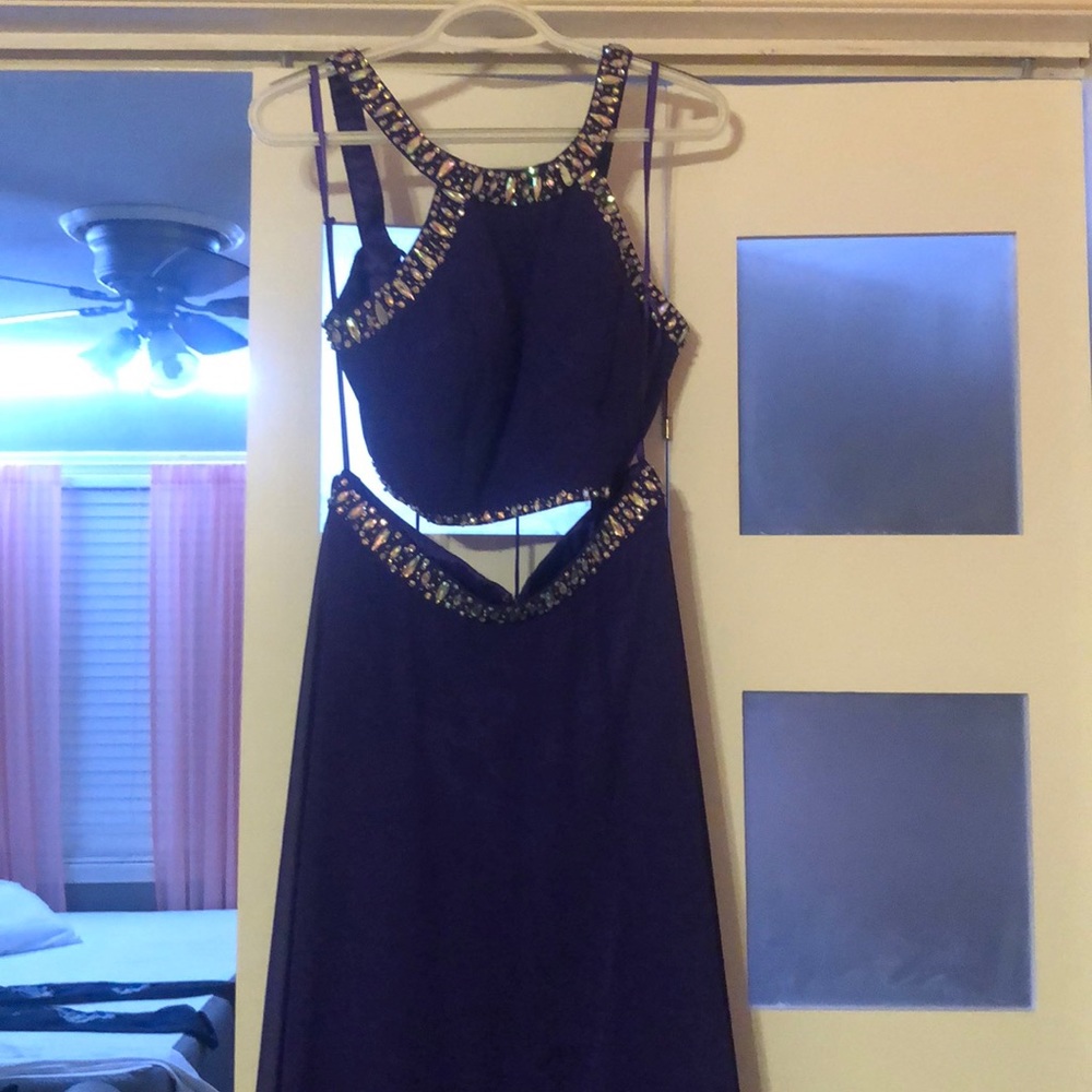 dark purple prom dress || top : 5/6 bottom : 9/10
